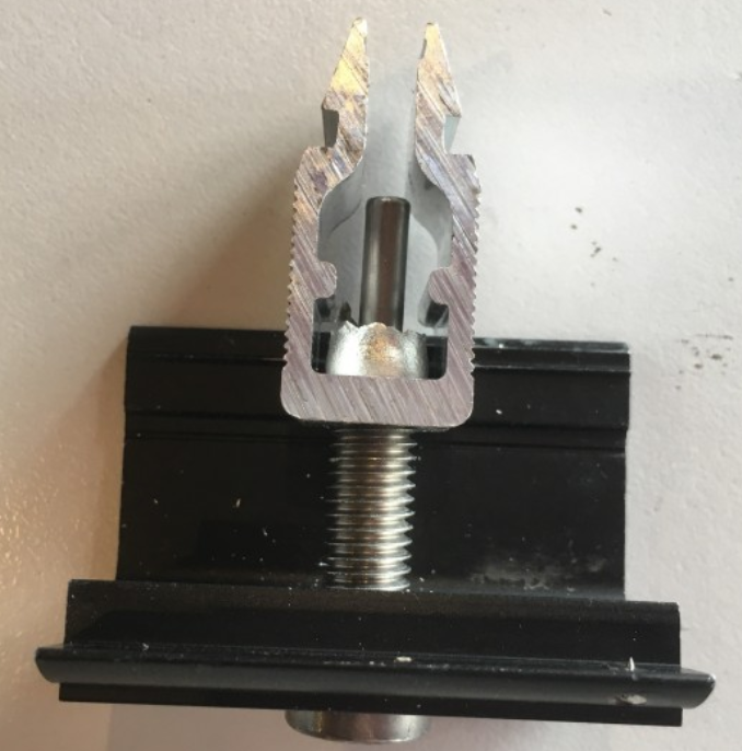 FIXATION POUR PANNEAU SOLAIRE [Fixation: Bout]