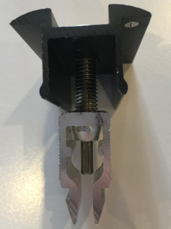 FIXATION POUR PANNEAU SOLAIRE [Fixation: Milieu]