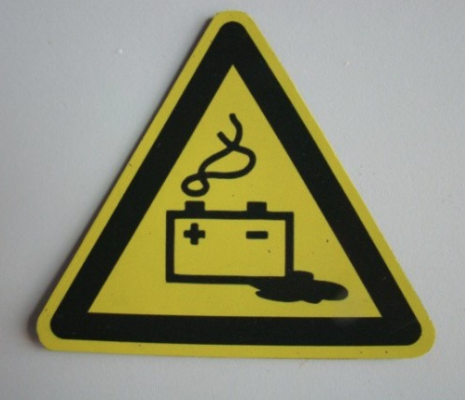 MAGNET DANGER BATTERIE 9X9X9CM