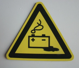 [OUM444] MAGNET DANGER BATTERIE 9X9X9CM